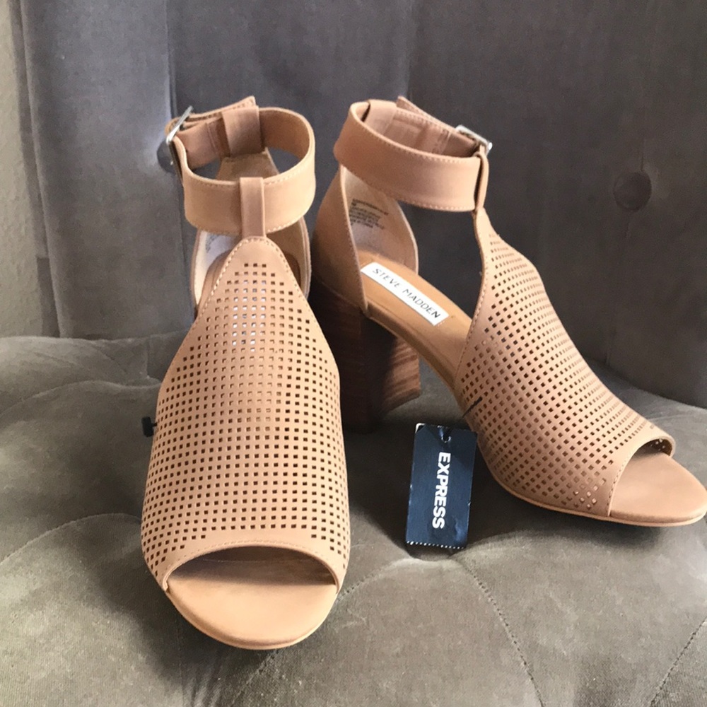 Steve Madden Tan Chunky Heel Sandals New without tags